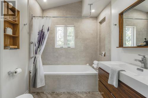 19 Pine Needles Drive, Tiny, ON - Indoor Photo Showing Bathroom