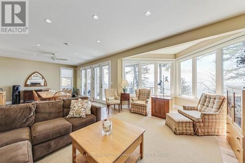 40 Belgrove Crescent, Tiny, ON - Indoor Photo Showing Living Room