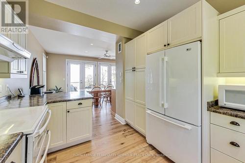 40 Belgrove Crescent, Tiny, ON - Indoor Photo Showing Kitchen