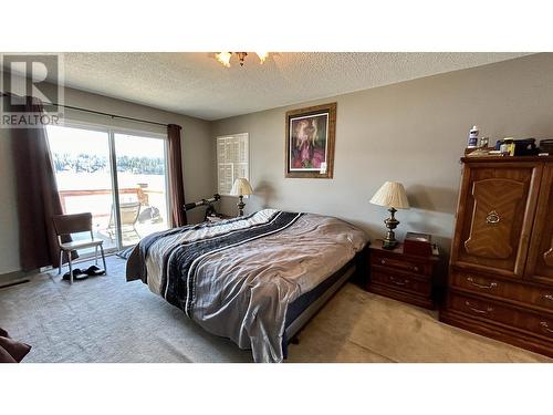6126 Lakeshore Drive, Horse Lake, BC - Indoor Photo Showing Bedroom