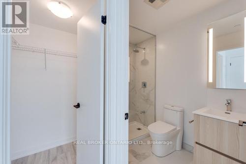 1114 - 220 Missinnihe Way, Mississauga, ON - Indoor Photo Showing Bathroom