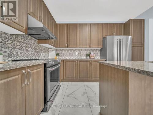 618 Bessborough Drive, Milton, ON - Indoor Photo Showing Kitchen With Upgraded Kitchen