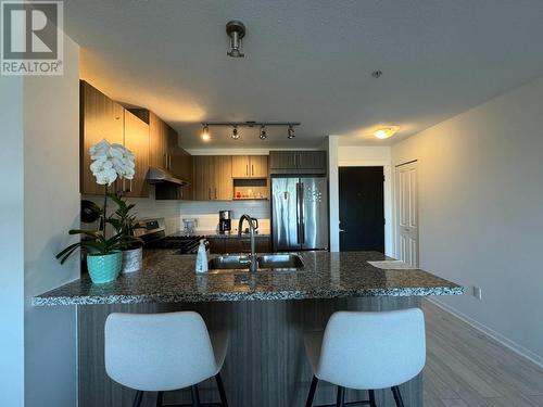 305 3156 Dayanee Springs Boulevard, Coquitlam, BC - Indoor Photo Showing Kitchen With Double Sink With Upgraded Kitchen