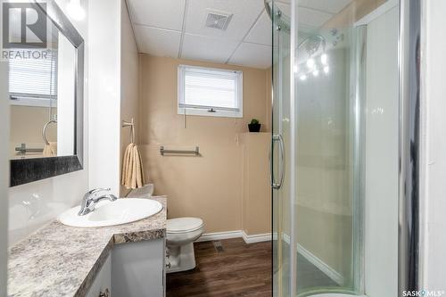 918 Broad Street N, Regina, SK - Indoor Photo Showing Bathroom