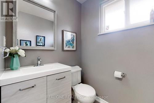 105 Aurora Heights Drive, Aurora, ON - Indoor Photo Showing Bathroom