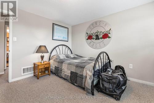 125 Courtney Crescent, Barrie, ON - Indoor Photo Showing Bedroom
