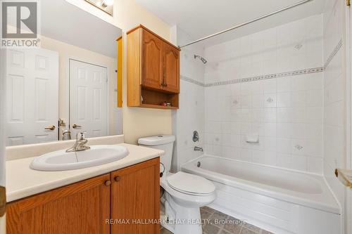 125 Courtney Crescent, Barrie, ON - Indoor Photo Showing Bathroom