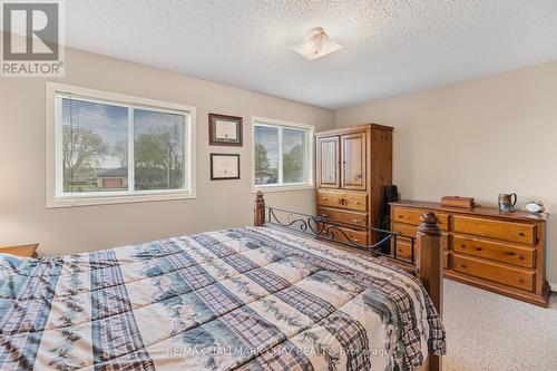 125 Courtney Crescent, Barrie, ON - Indoor Photo Showing Bedroom