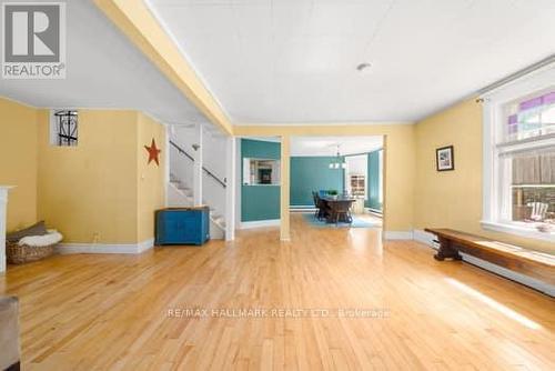 17 Waubeek Street, Parry Sound, ON - Indoor Photo Showing Living Room
