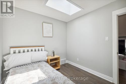136 Cameron Avenue E, Hamilton, ON - Indoor Photo Showing Bedroom
