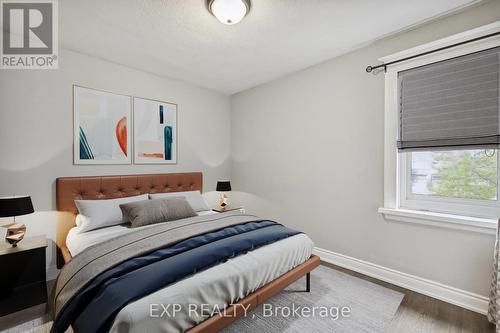 136 Cameron Avenue E, Hamilton, ON - Indoor Photo Showing Bedroom
