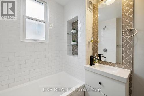 136 Cameron Avenue E, Hamilton, ON - Indoor Photo Showing Bathroom