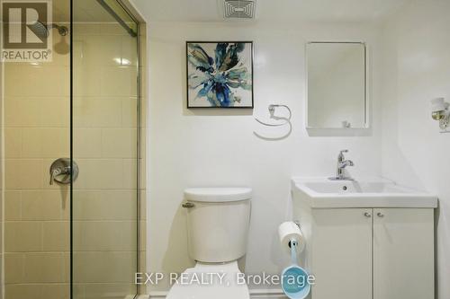 136 Cameron Avenue E, Hamilton, ON - Indoor Photo Showing Bathroom