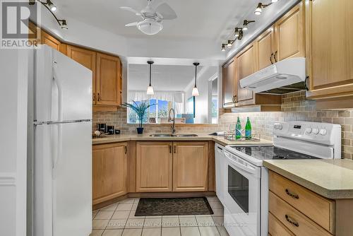 405 - 610 Bullock Drive, Markham, ON - Indoor Photo Showing Kitchen With Double Sink