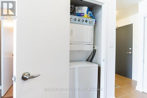 1001 - 4070 Confederation Parkway, Mississauga, ON - Indoor Photo Showing Laundry Room