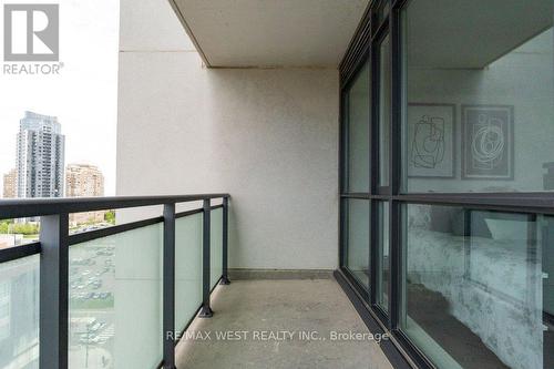 1001 - 4070 Confederation Parkway, Mississauga, ON - Outdoor With Balcony With Exterior
