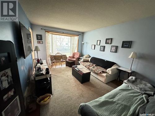 1457 Forget Street, Regina, SK - Indoor Photo Showing Living Room