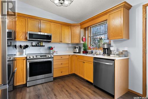907 Garry Street N, Regina, SK - Indoor Photo Showing Kitchen