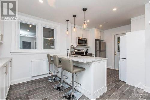 215 Ivy Crescent, Ottawa, ON - Indoor Photo Showing Kitchen With Upgraded Kitchen