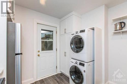 215 Ivy Crescent, Ottawa, ON - Indoor Photo Showing Laundry Room