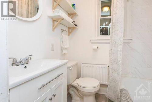 215 Ivy Crescent, Ottawa, ON - Indoor Photo Showing Bathroom