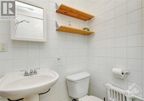215 Ivy Crescent, Ottawa, ON - Indoor Photo Showing Bathroom