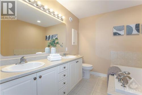 Bathroom - 303 Grey Seal Circle, Ottawa, ON - Indoor Photo Showing Bathroom