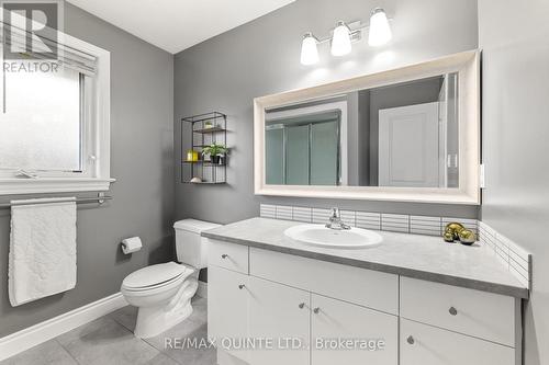 368 Farley Avenue, Belleville, ON - Indoor Photo Showing Bathroom