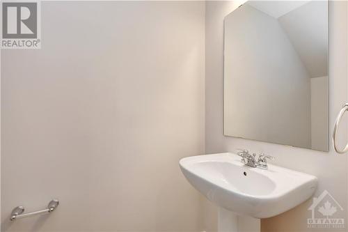 144 Walleye Private, Ottawa, ON - Indoor Photo Showing Bathroom