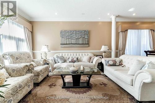 139 Haymer Drive, Vaughan, ON - Indoor Photo Showing Living Room