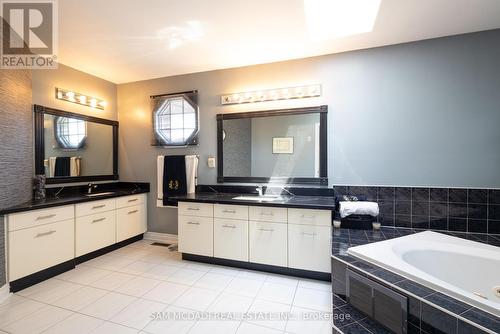 5465 Shorecrest Crescent, Mississauga, ON - Indoor Photo Showing Bathroom