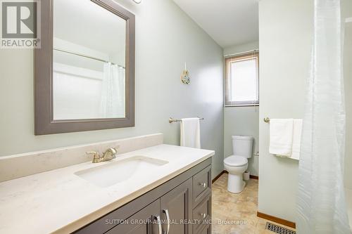 60 Pearce Avenue E, St. Catharines, ON - Indoor Photo Showing Bathroom