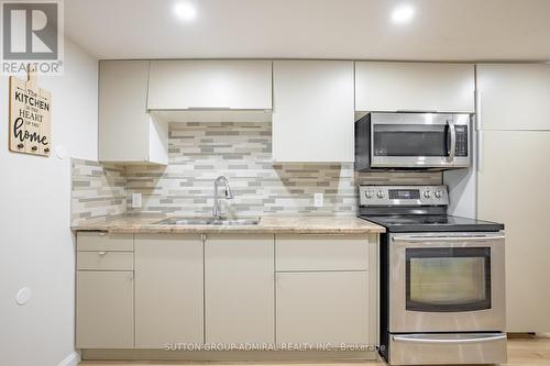 60 Pearce Avenue E, St. Catharines, ON - Indoor Photo Showing Kitchen