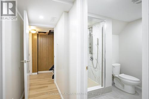 60 Pearce Avenue E, St. Catharines, ON - Indoor Photo Showing Bathroom