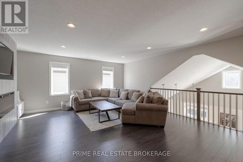 1257 Eagletrace Drive, London, ON - Indoor Photo Showing Living Room