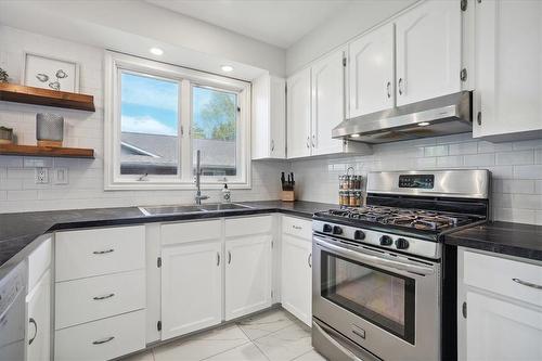 25 Orchard Parkway, Grimsby, ON - Indoor Photo Showing Kitchen