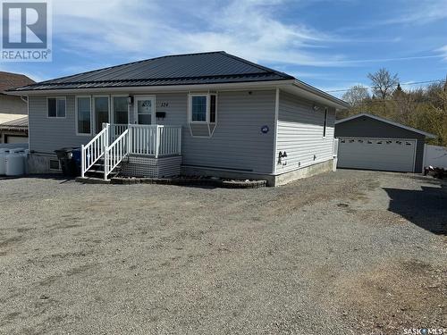 124 Lakeview Crescent, Buena Vista, SK - Outdoor With Exterior