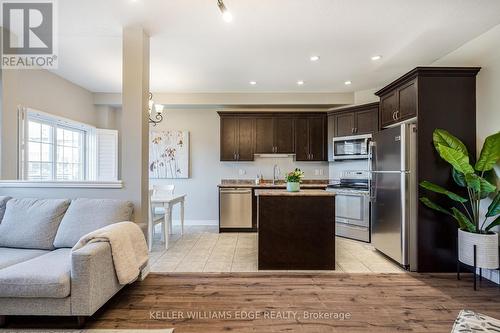18 Browview Drive, Hamilton, ON - Indoor Photo Showing Kitchen