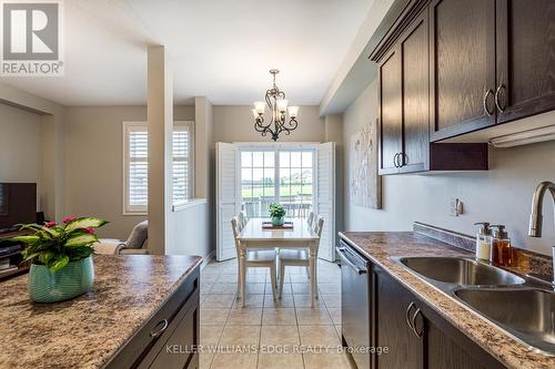 18 Browview Drive, Hamilton, ON - Indoor Photo Showing Kitchen With Double Sink