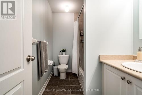 18 Browview Drive, Hamilton, ON - Indoor Photo Showing Bathroom