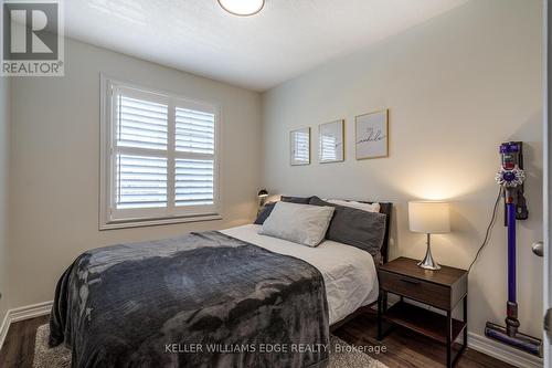18 Browview Drive, Hamilton, ON - Indoor Photo Showing Bedroom