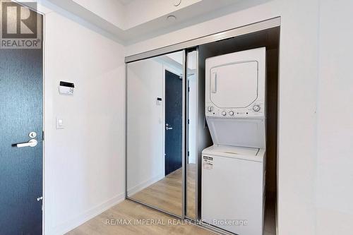 2409 - 501 Yonge Street, Toronto, ON - Indoor Photo Showing Laundry Room