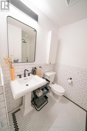 306 - 319 Carlaw Avenue, Toronto, ON - Indoor Photo Showing Bathroom