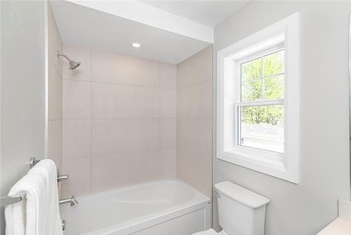 343 Lakewood Avenue, Fort Erie, ON - Indoor Photo Showing Bathroom