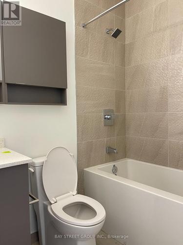 715 - 415 Main Street W, Hamilton, ON - Indoor Photo Showing Bathroom