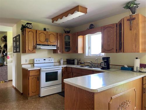 Swan River, Manitoba - Indoor Photo Showing Kitchen With Double Sink