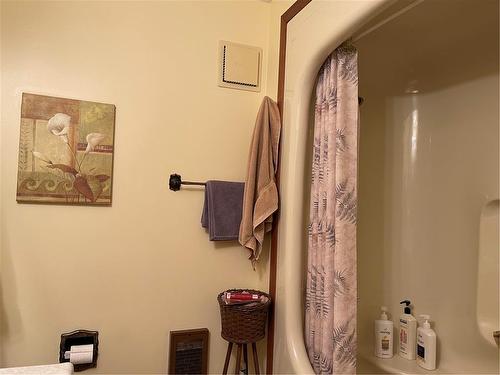 Swan River, Manitoba - Indoor Photo Showing Bathroom