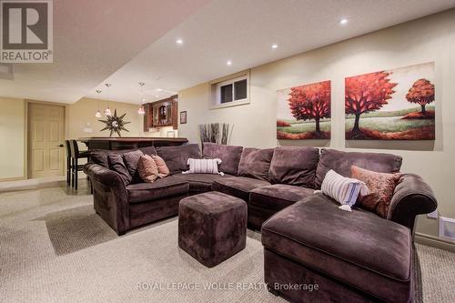 460 Drake Circle, Waterloo, ON - Indoor Photo Showing Living Room