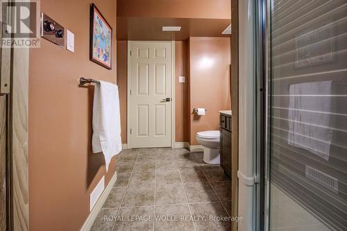 460 Drake Circle, Waterloo, ON - Indoor Photo Showing Bathroom