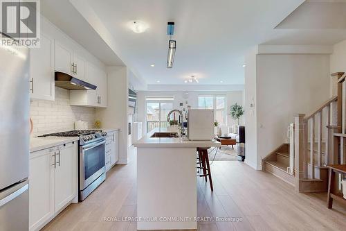 145 Rattenbury Road, Vaughan, ON - Indoor Photo Showing Kitchen With Upgraded Kitchen